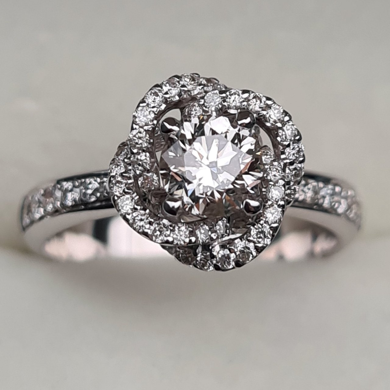 Кольцо Deimantas 95976247 17р 4,69гр 1,00ct. купить,NaN