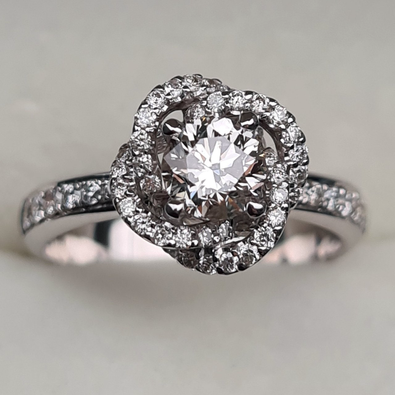 Кольцо Deimantas 95976247 17р 4,69гр 1,00ct. купить,NaN