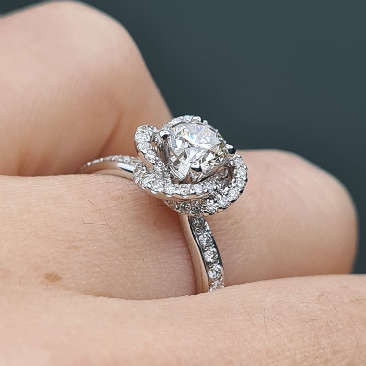 Кольцо Deimantas 95976247 17р 4,69гр 1,00ct. купить,NaN