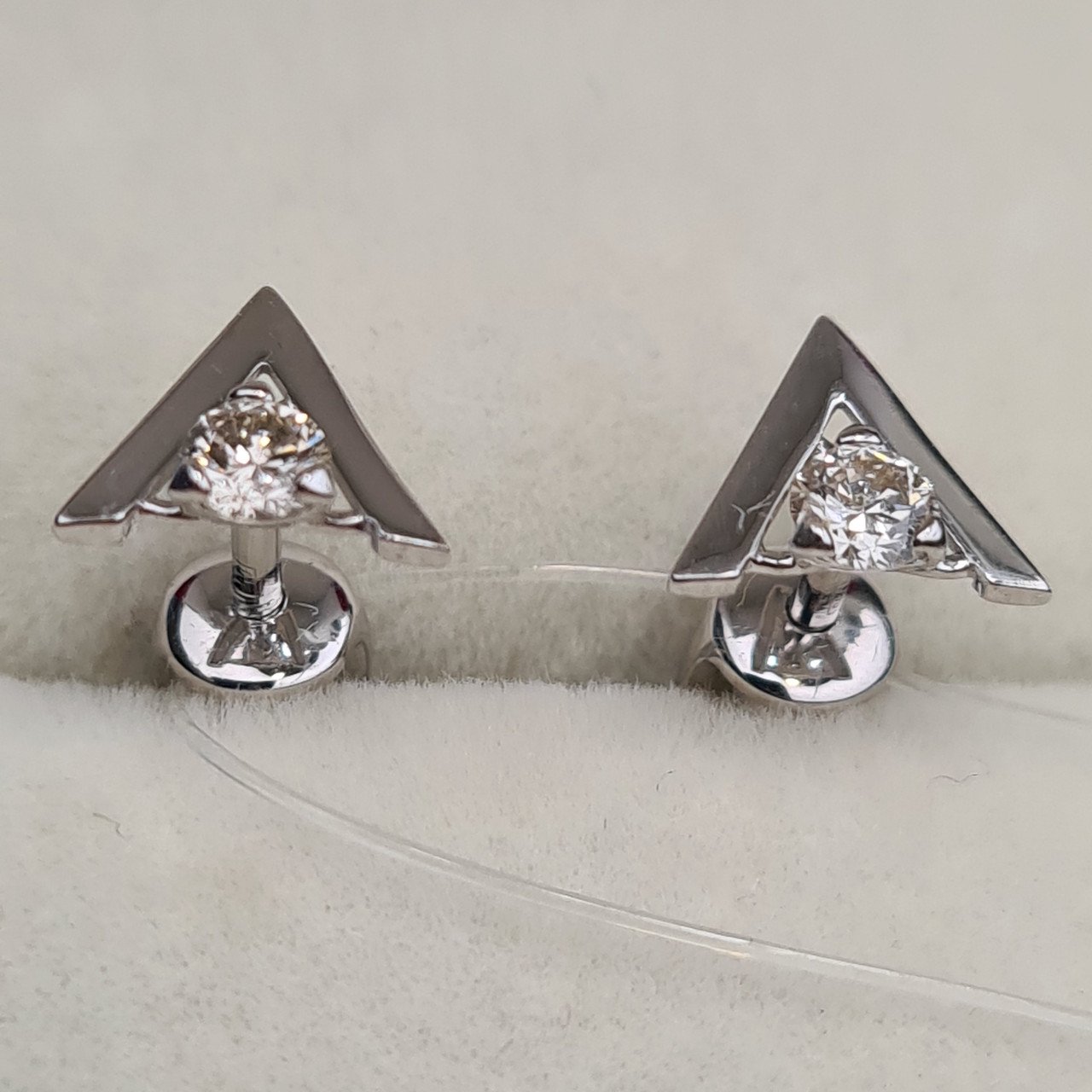 Серьги Deimantas 98178171 1,02гр 0,226ct. купить,NaN