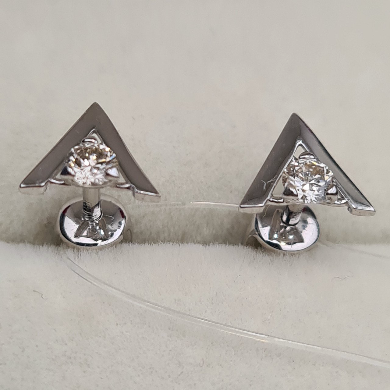 Серьги Deimantas 98178171 1,02гр 0,226ct. купить,NaN