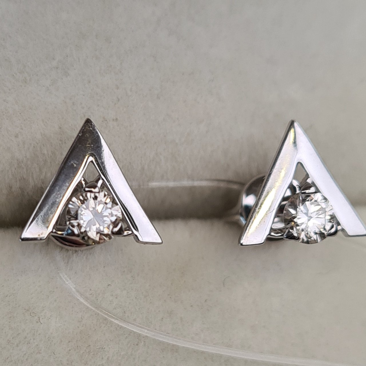 Серьги Deimantas 98178171 1,02гр 0,226ct. купить,NaN