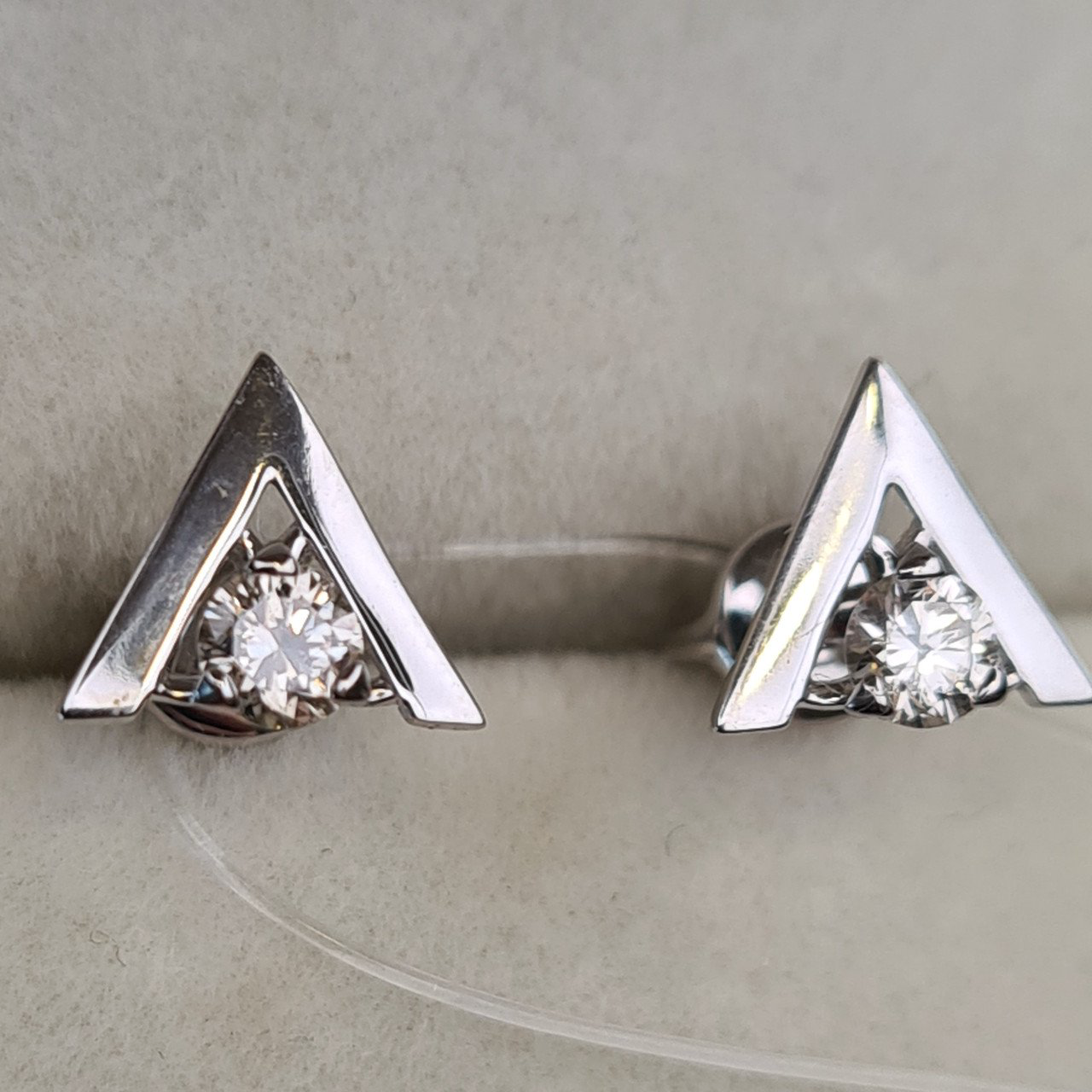 Серьги Deimantas 98178171 1,02гр 0,226ct. купить,NaN