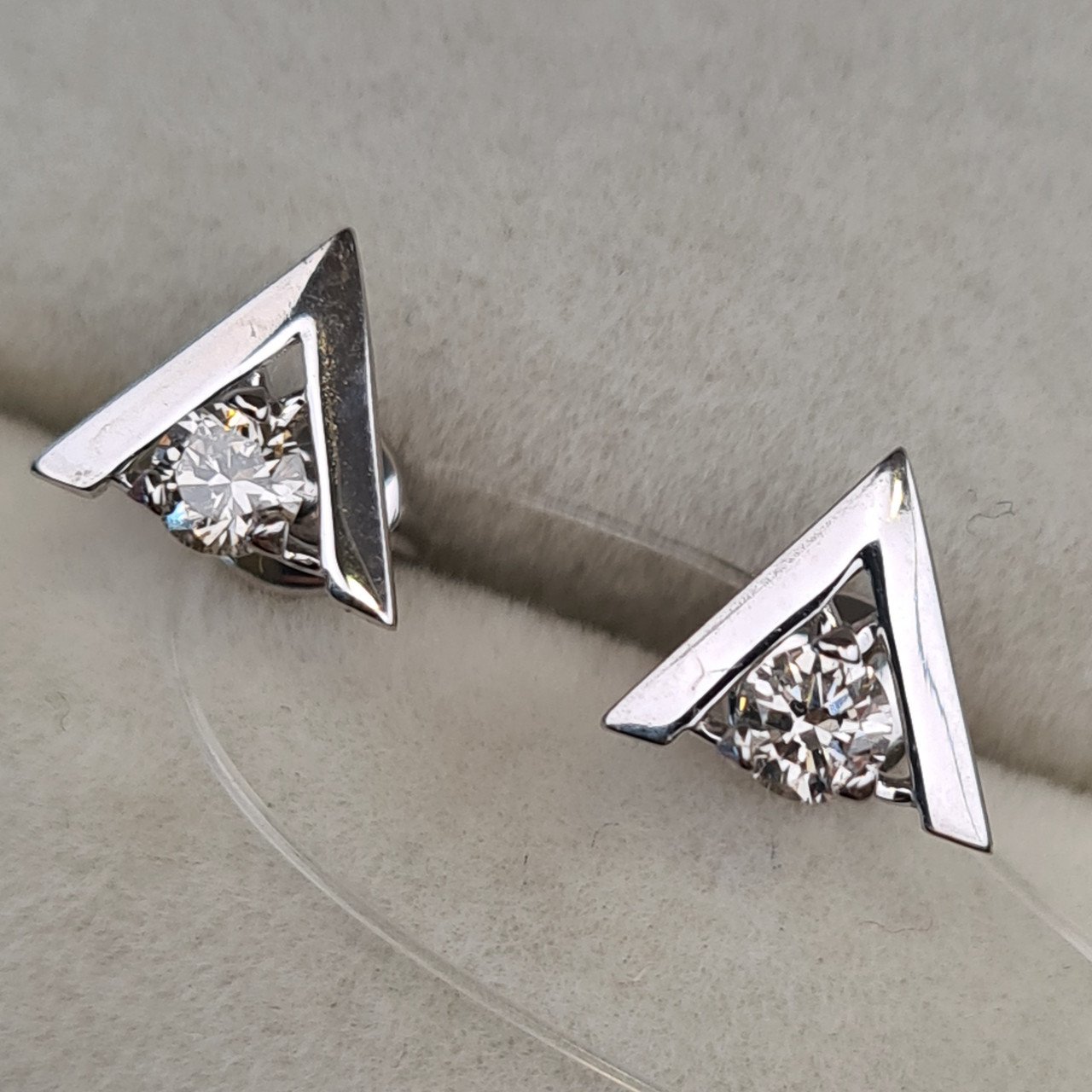 Серьги Deimantas 98178171 1,02гр 0,226ct. купить,NaN