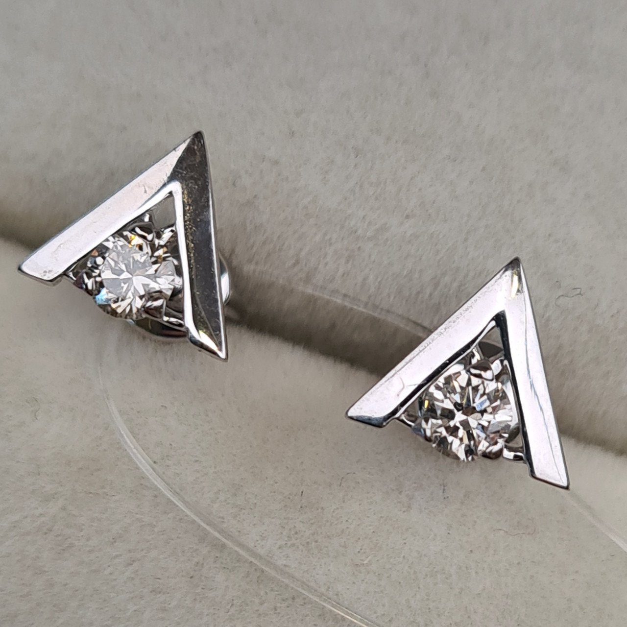 Серьги Deimantas 98178171 1,02гр 0,226ct. купить,NaN