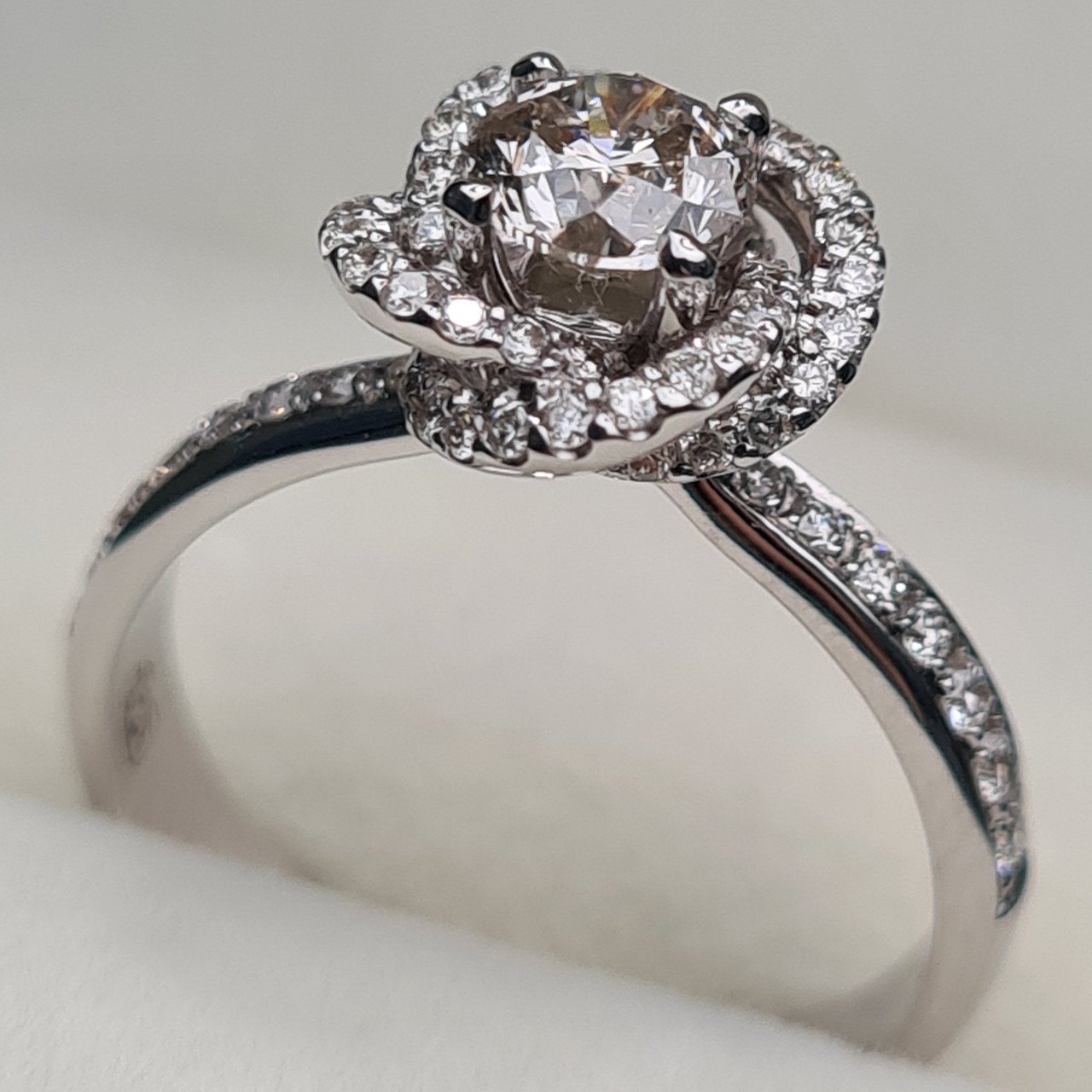 Кольцо Deimantas 95976247 17р 4,69гр 1,00ct. купить,NaN