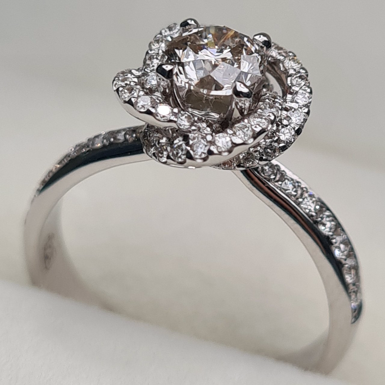 Кольцо Deimantas 95976247 17р 4,69гр 1,00ct. купить,NaN