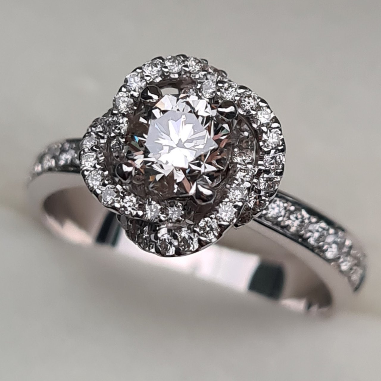 Кольцо Deimantas 95976247 17р 4,69гр 1,00ct. купить,NaN