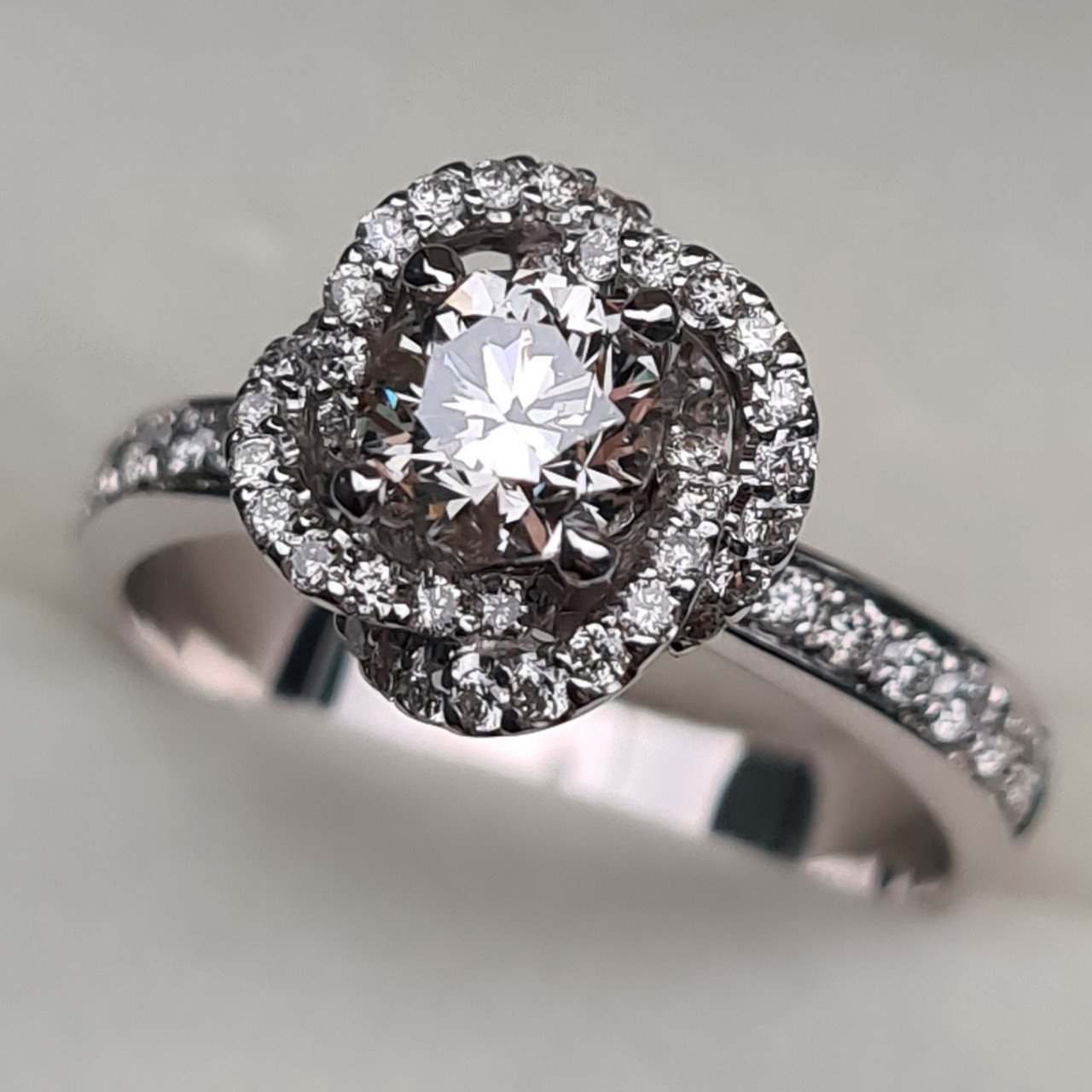 Кольцо Deimantas 95976247 17р 4,69гр 1,00ct. купить,NaN