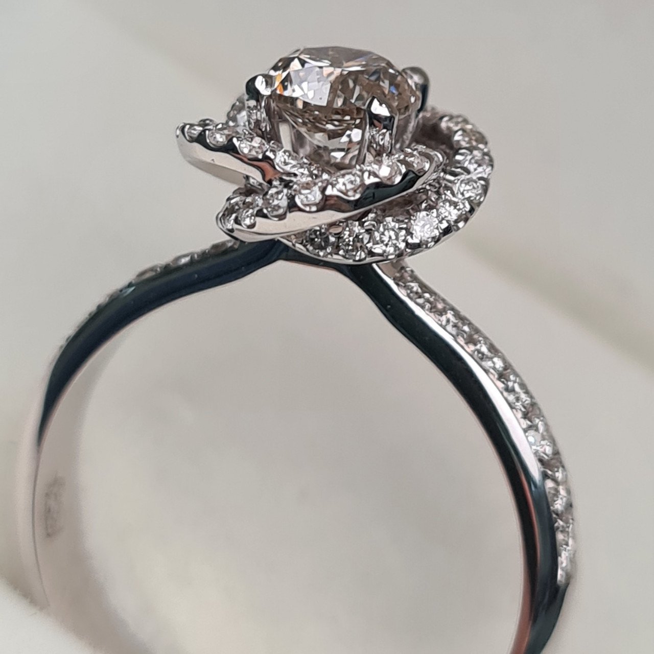 Кольцо Deimantas 95976247 17р 4,69гр 1,00ct. купить,NaN