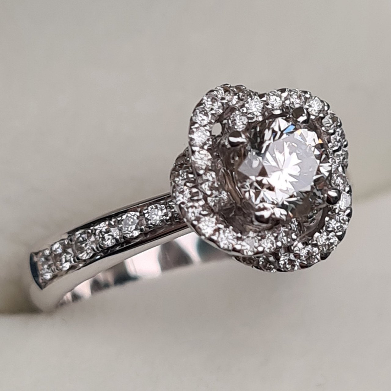 Кольцо Deimantas 95976247 17р 4,69гр 1,00ct. купить,NaN