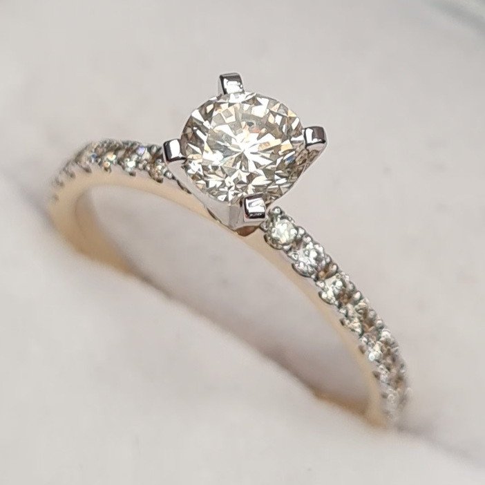 Кольцо Deimantas 81760669 16,51р 1,98гр 0,85ct. купить,NaN