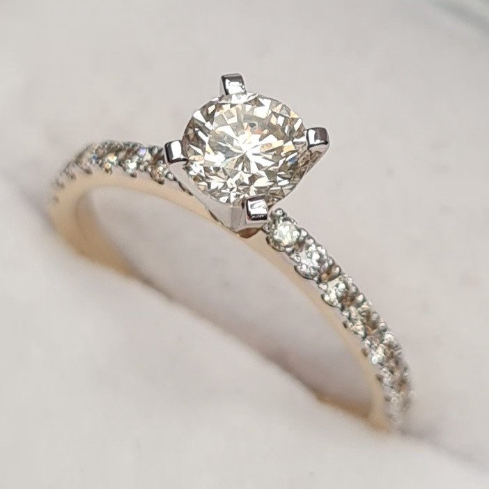 Кольцо Deimantas 81760669 16,51р 1,98гр 0,85ct. купить,NaN