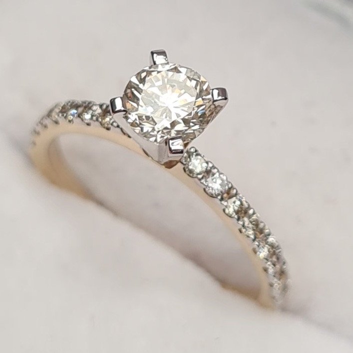 Кольцо Deimantas 81760669 16,51р 1,98гр 0,85ct. купить,NaN