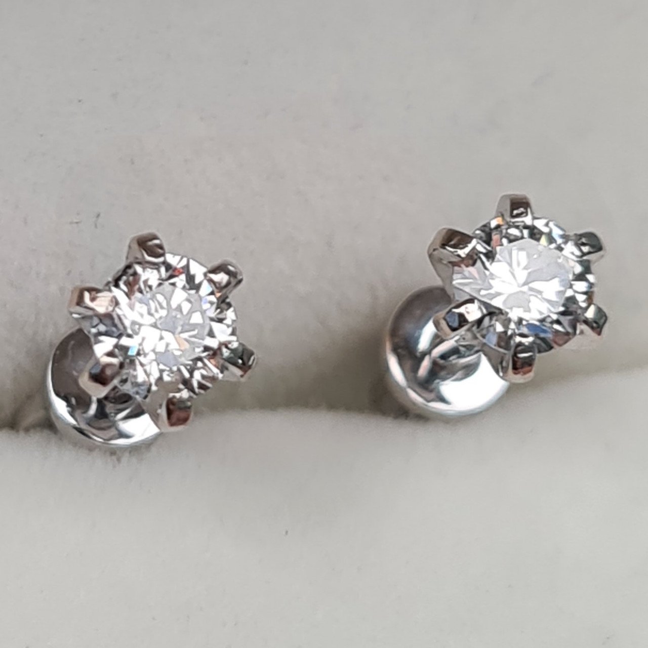 Серьги Deimantas 0,93гр 0,30ct. купить,NaN