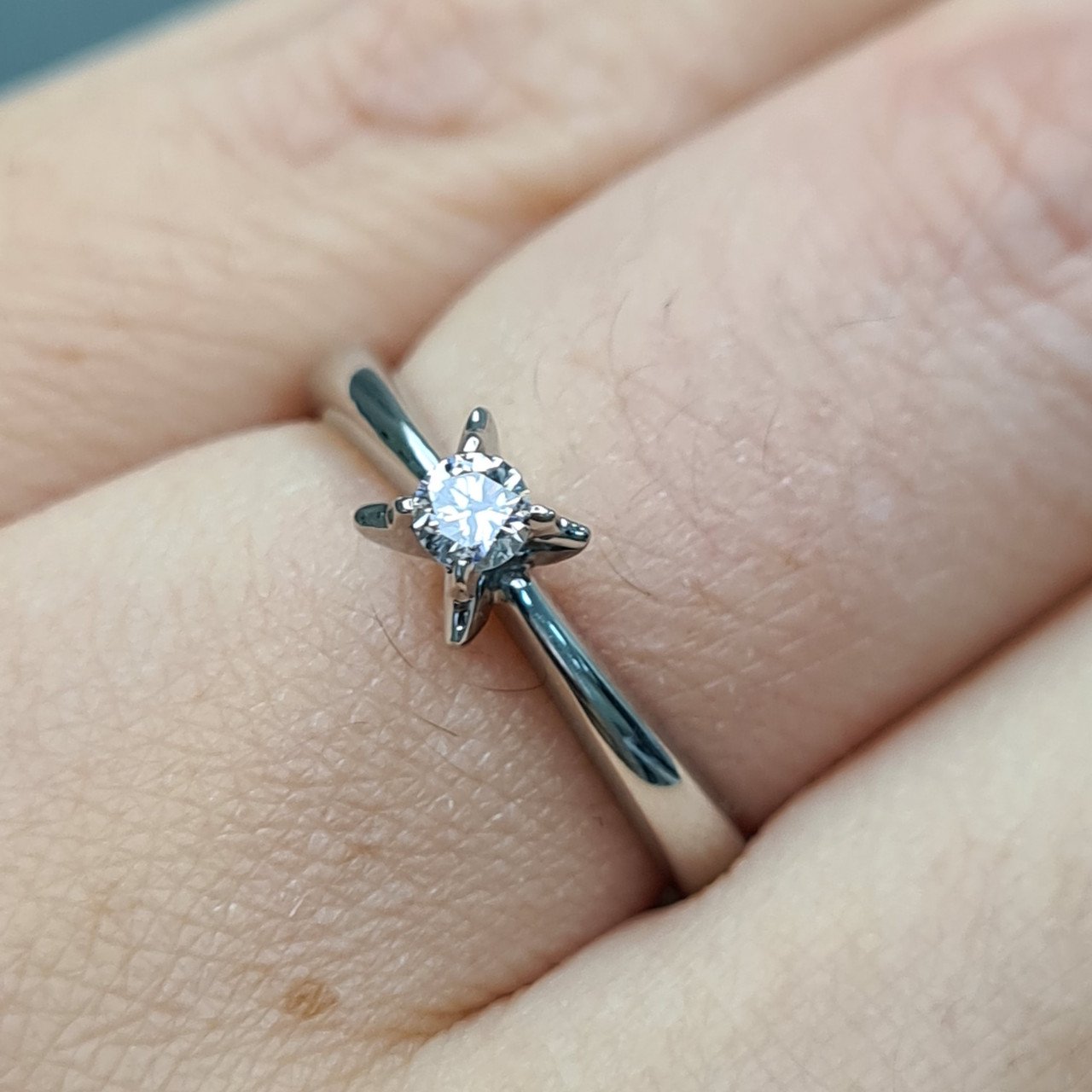 Кольцо Deimantas 94449797 16,5р 2,72гр 0,11ct. купить,NaN