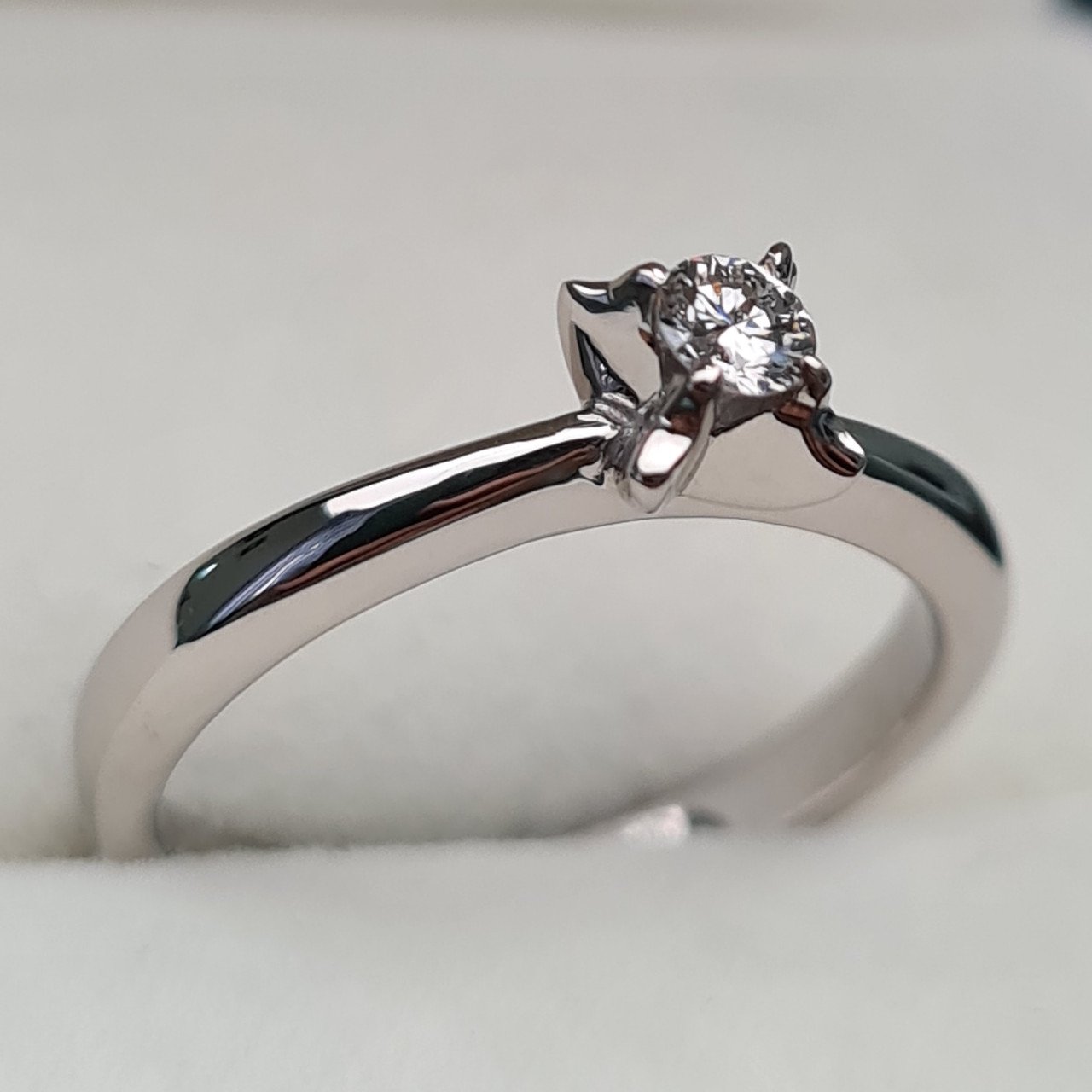 Кольцо Deimantas 94449797 16,5р 2,72гр 0,11ct. купить,NaN