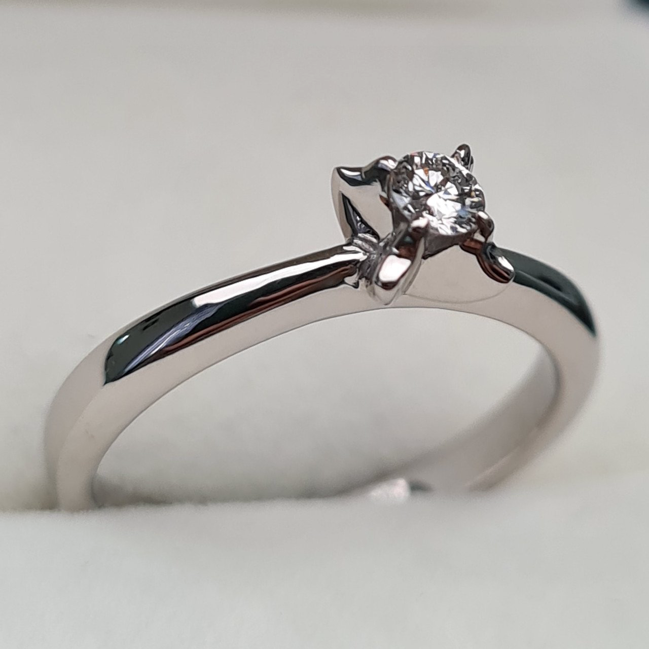 Кольцо Deimantas 94449797 16,5р 2,72гр 0,11ct. купить,NaN