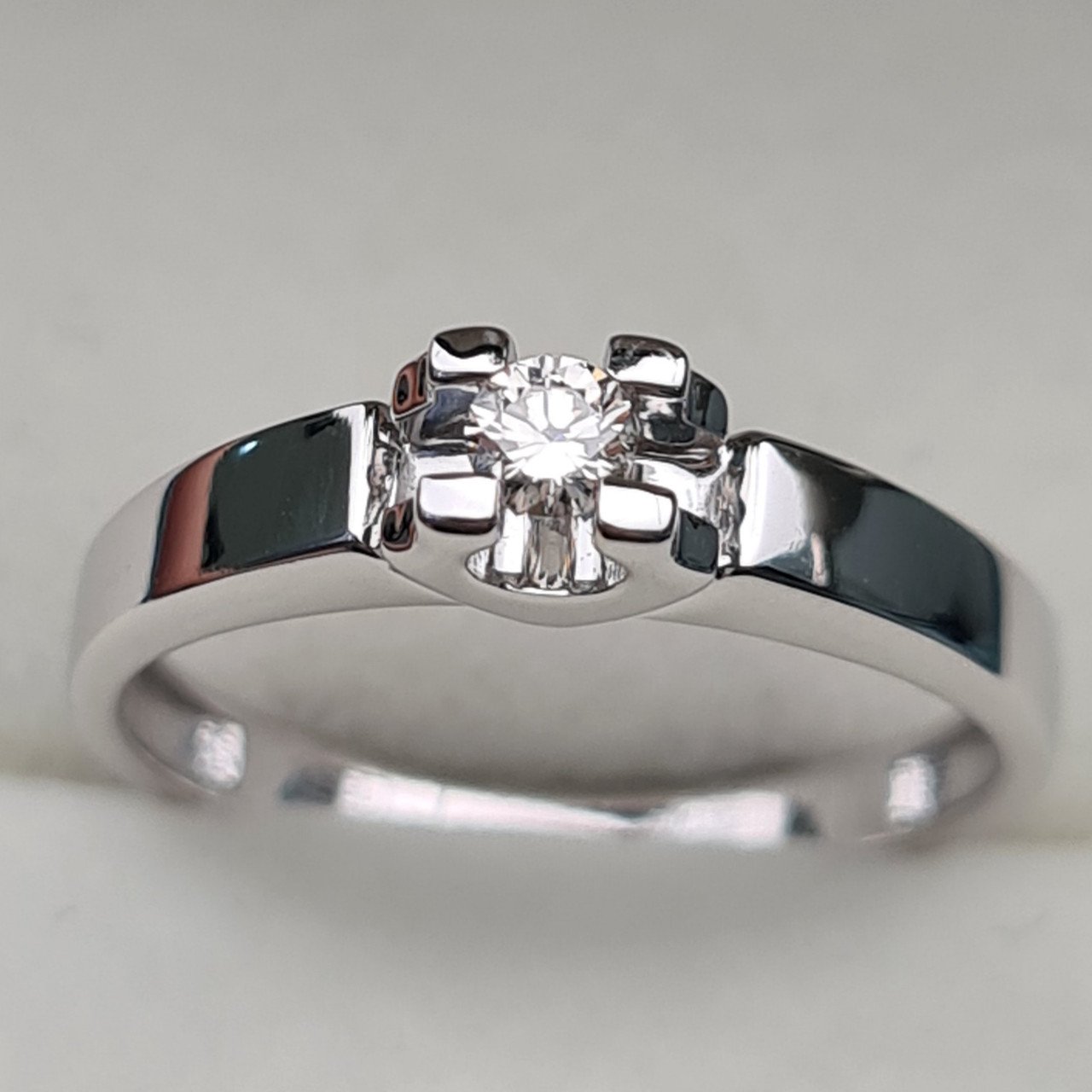 Кольцо Deimantas 94449802 17,5р 2,72гр 0,10ct. купить,NaN