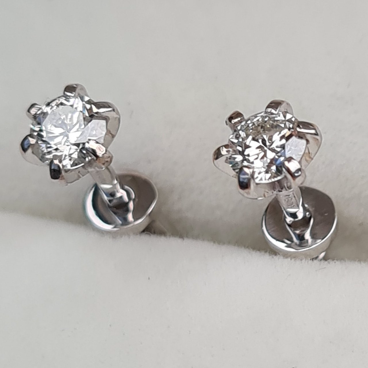Серьги Deimantas 0,93гр 0,30ct. купить,NaN