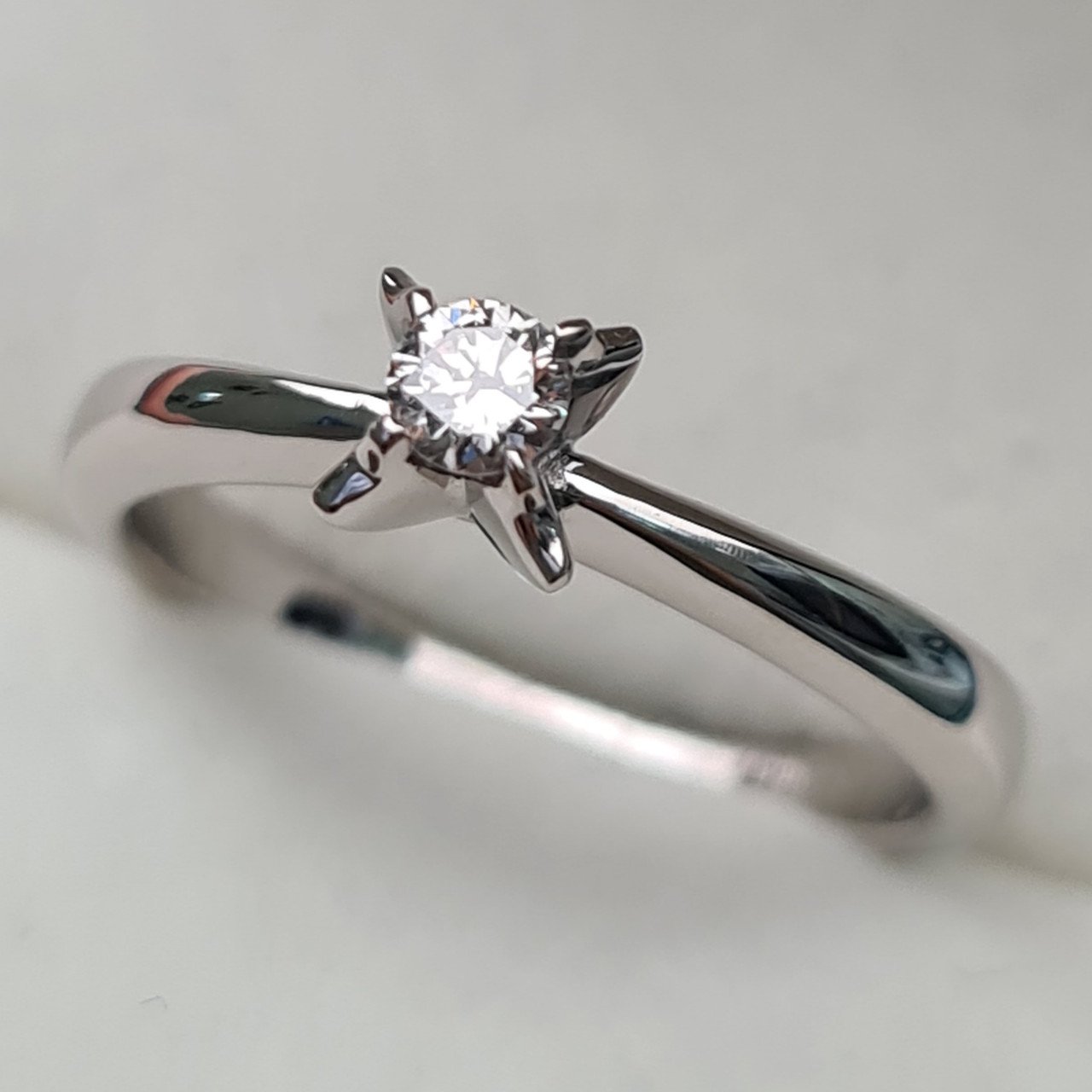 Кольцо Deimantas 94449797 16,5р 2,72гр 0,11ct. купить,NaN