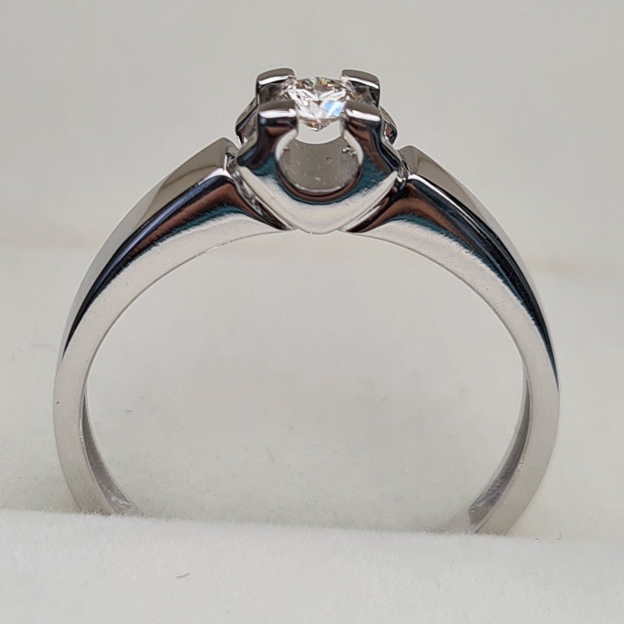 Кольцо Deimantas 94449802 17,5р 2,72гр 0,10ct. купить,NaN