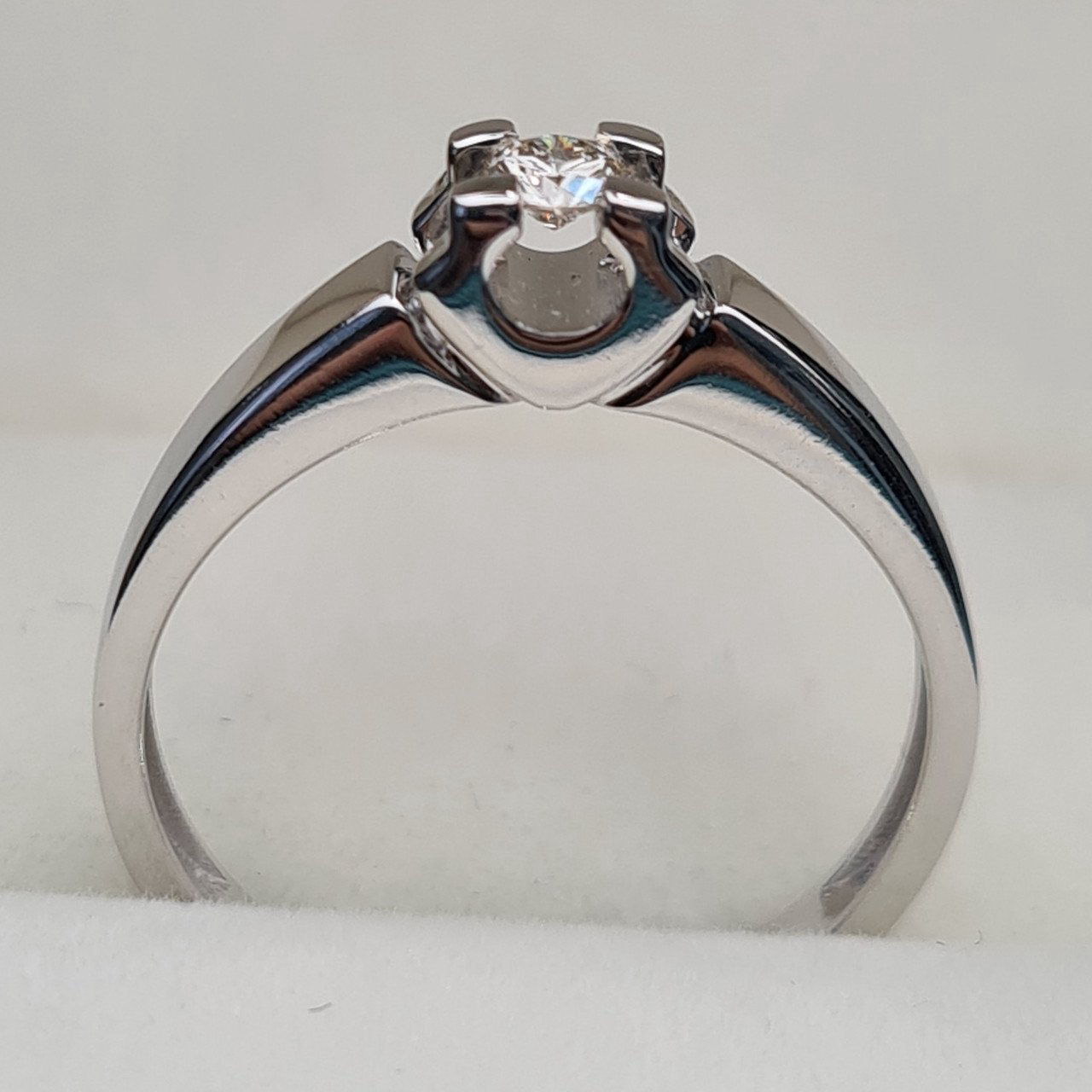 Кольцо Deimantas 94449802 17,5р 2,72гр 0,10ct. купить,NaN