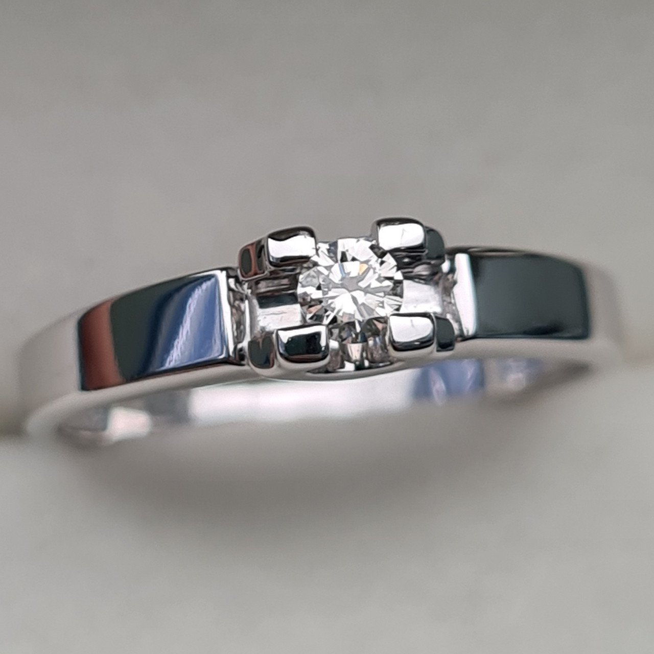 Кольцо Deimantas 94449802 17,5р 2,72гр 0,10ct. купить,NaN