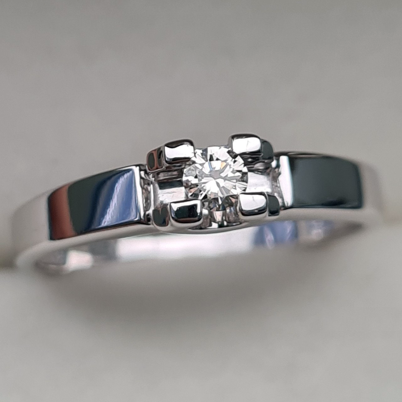 Кольцо Deimantas 94449802 17,5р 2,72гр 0,10ct. купить,NaN