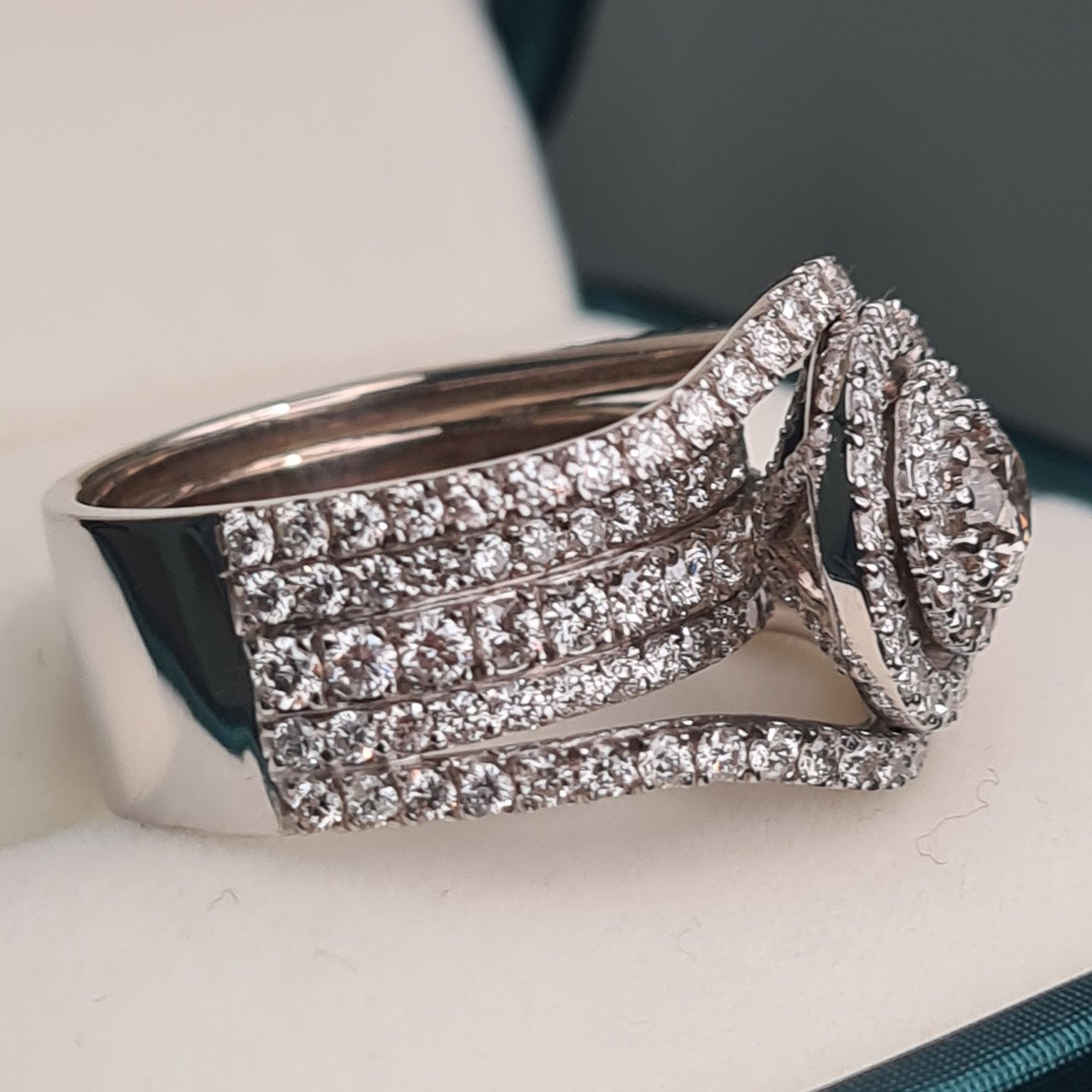 Кольцо Deimantas 96144750 17р 11,24гр 2,43ct. купить,NaN