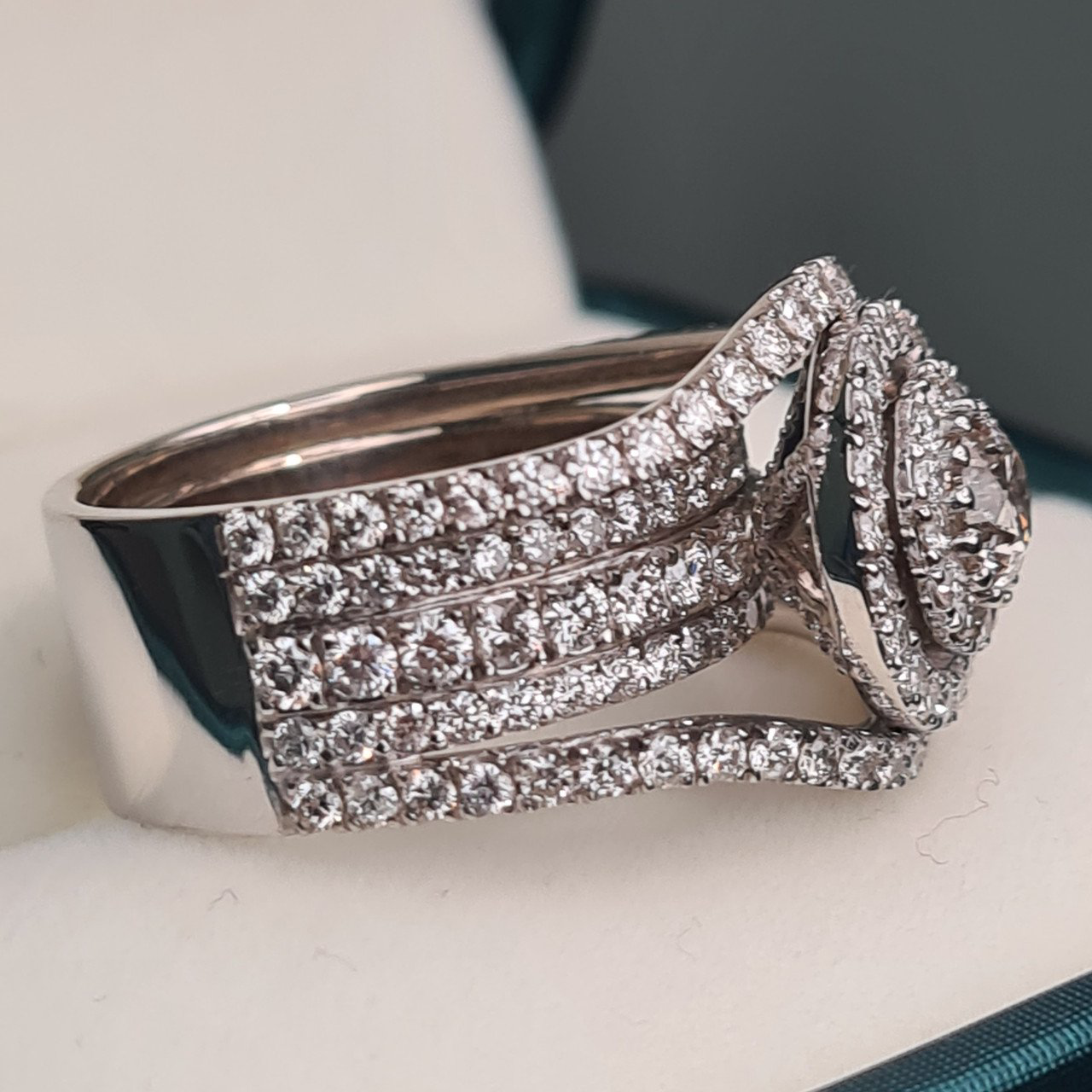 Кольцо Deimantas 96144750 17р 11,24гр 2,43ct. купить,NaN