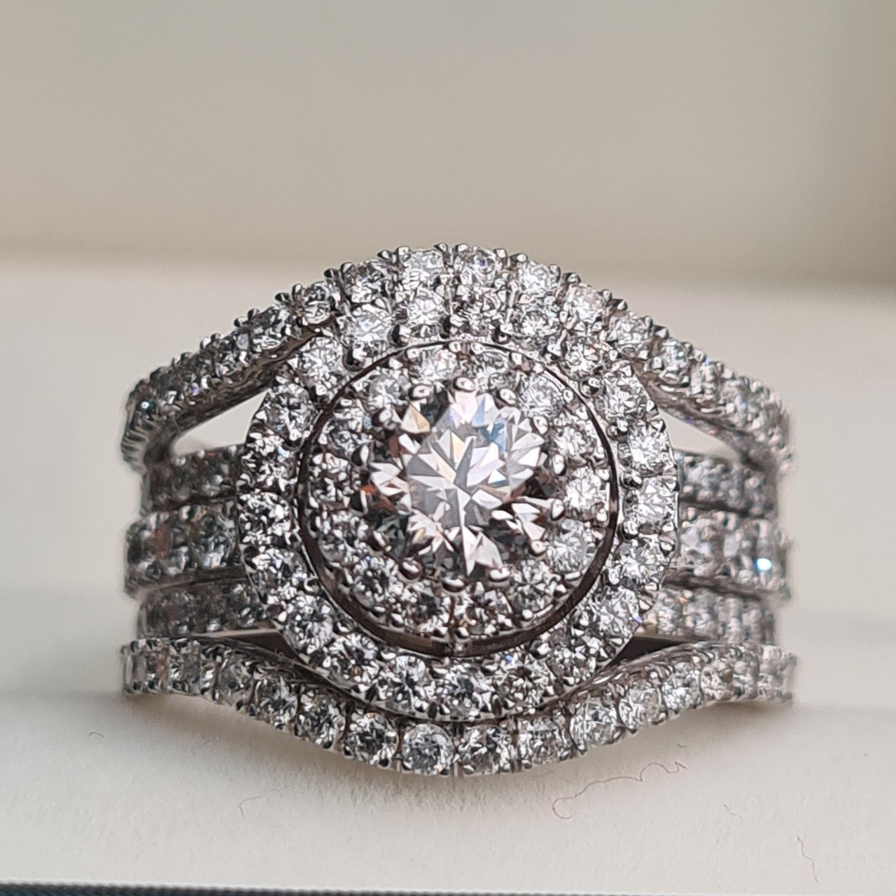 Кольцо Deimantas 96144750 17р 11,24гр 2,43ct. купить,NaN
