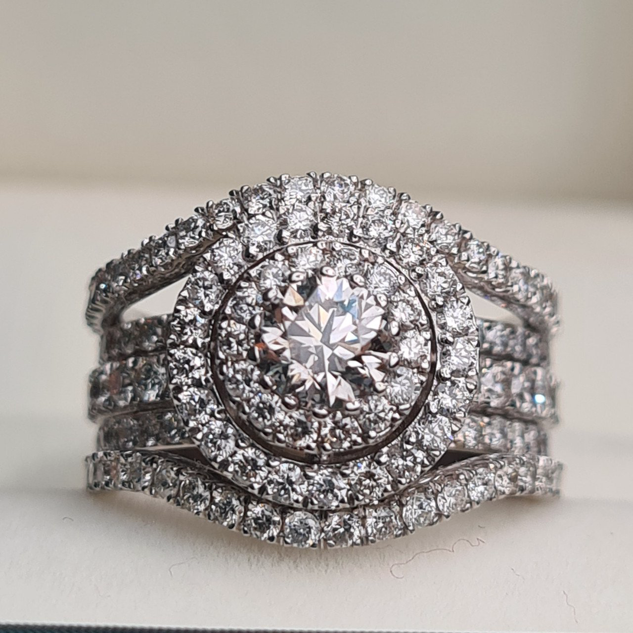 Кольцо Deimantas 96144750 17р 11,24гр 2,43ct. купить,NaN