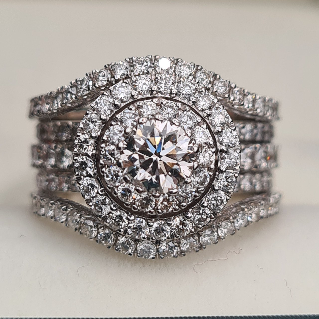 Кольцо Deimantas 96144750 17р 11,24гр 2,43ct. купить,NaN