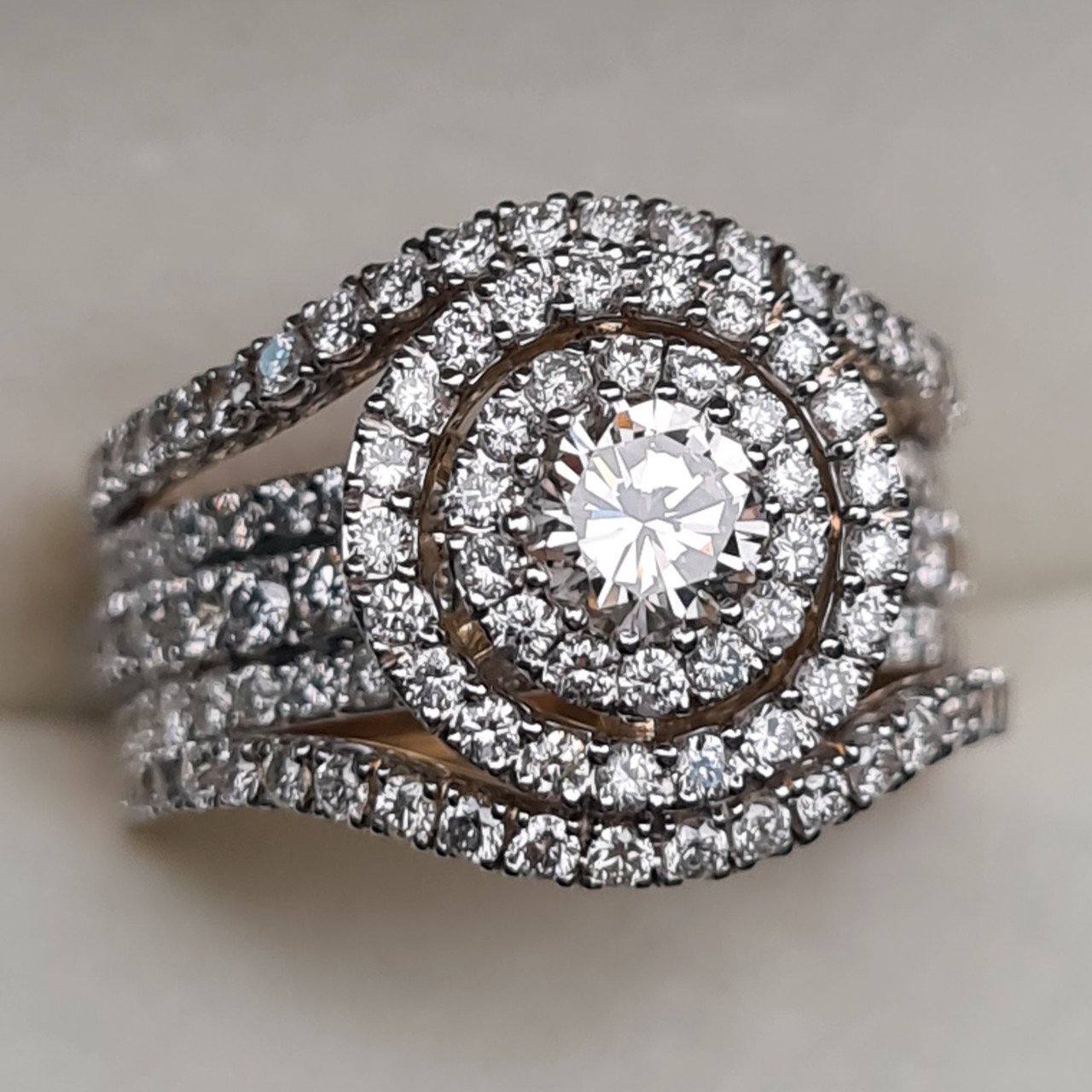 Кольцо Deimantas 96144757 16,5р 8,87гр 2,85ct. купить,NaN
