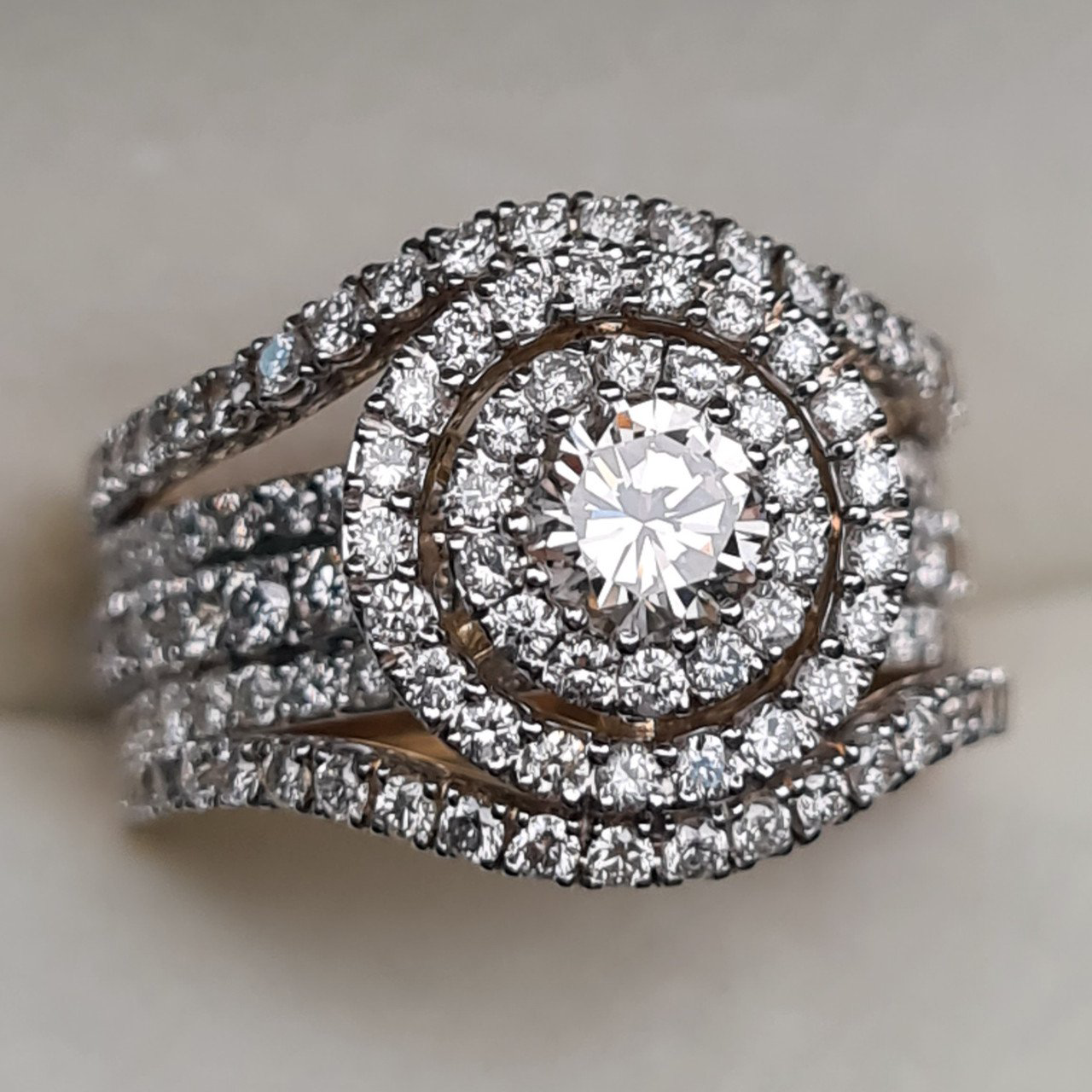 Кольцо Deimantas 96144757 16,5р 8,87гр 2,85ct. купить,NaN