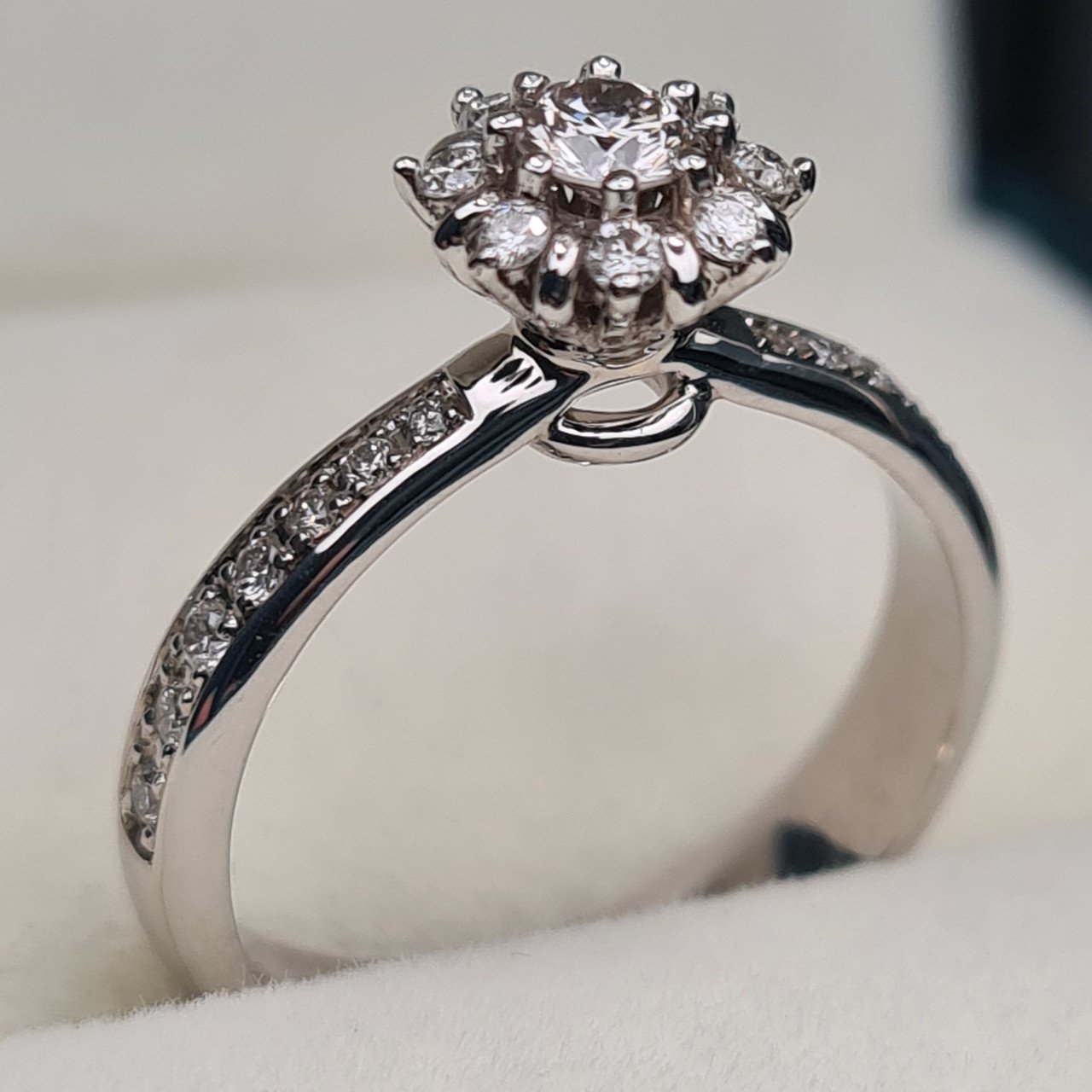 Кольцо Deimantas 96144950 16р 2,97гр 0,41ct. купить,NaN