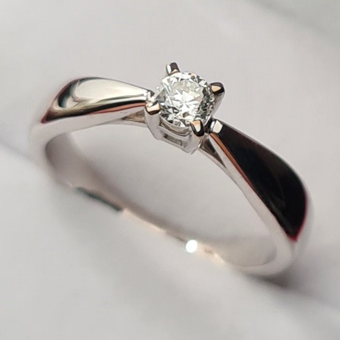Кольцо Deimantas 84537225 16,5р 3,25гр 0,15ct. купить,NaN