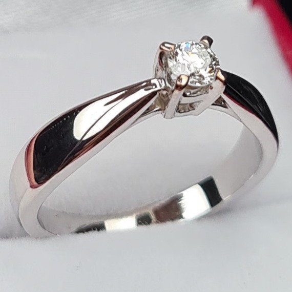 Кольцо Deimantas 84537243 16,5р 3,29гр 0,16ct. купить,NaN