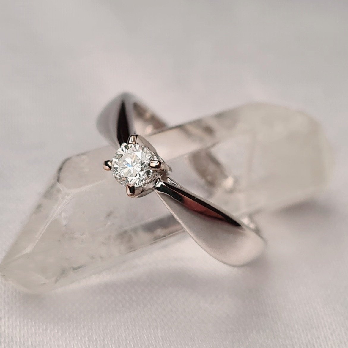 Кольцо Deimantas 84537243 16,5р 3,29гр 0,16ct. купить,NaN