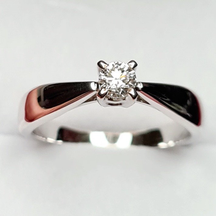 Кольцо Deimantas 84537251 16,5р 3,3гр 0,16ct. купить,NaN