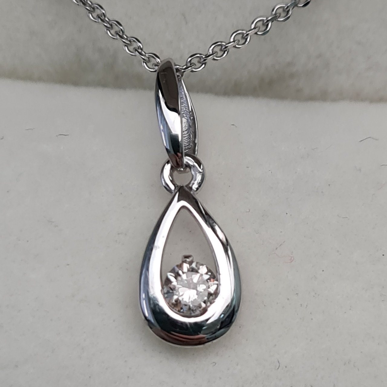 Кулон Deimantas 1,72гр 0,10ct. купить,NaN