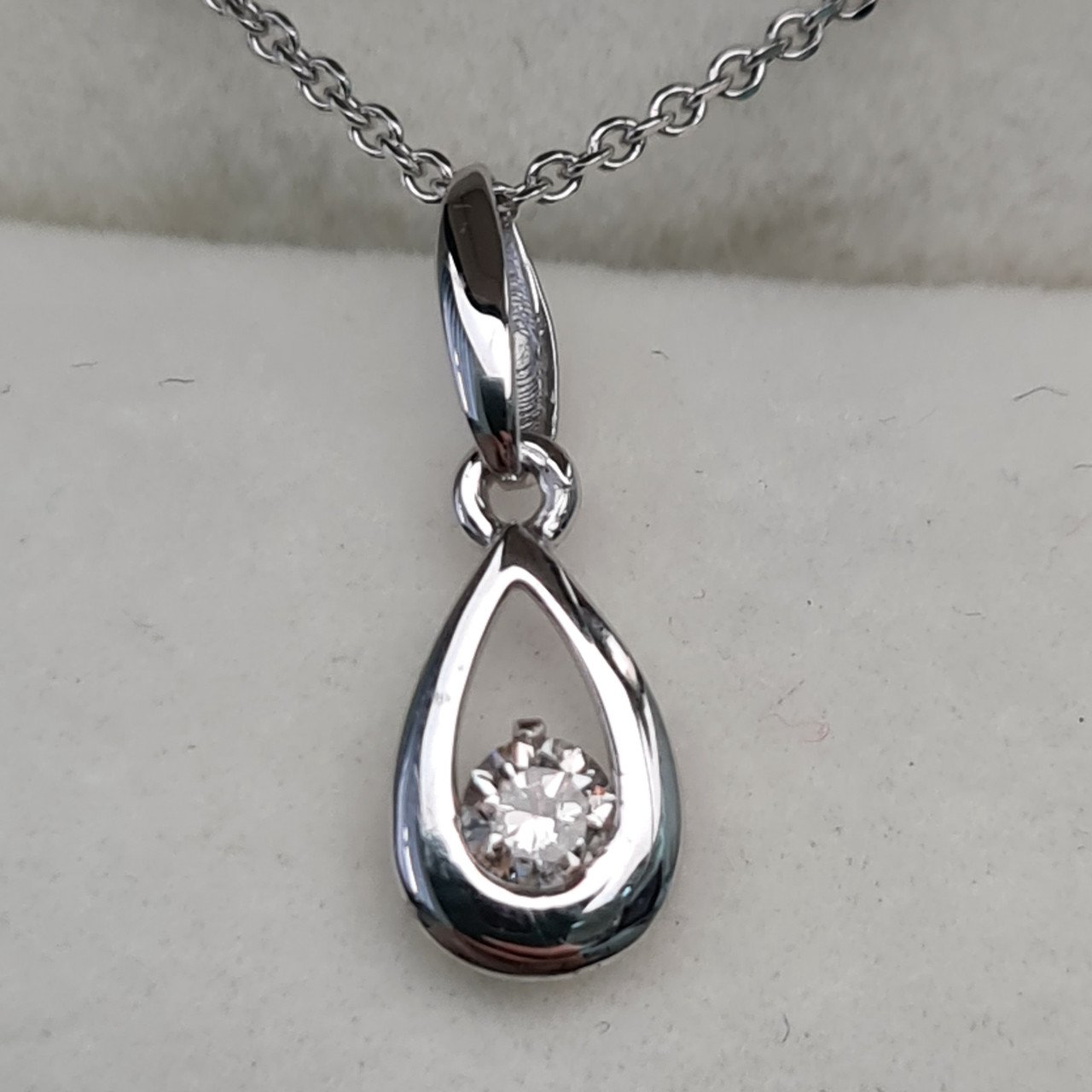 Кулон Deimantas 1,72гр 0,10ct. купить,NaN