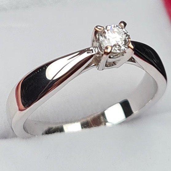 Кольцо Deimantas 84537252 16,5р 3,23гр 0,14ct. купить,NaN