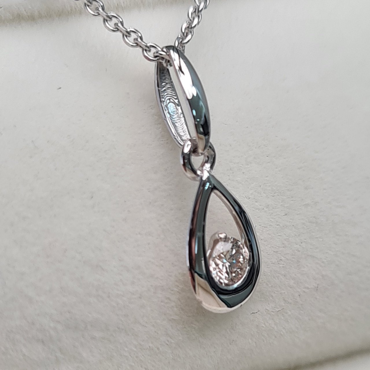 Кулон Deimantas 1,72гр 0,10ct. купить,NaN