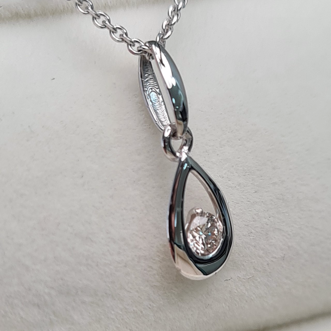 Кулон Deimantas 1,72гр 0,10ct. купить,NaN