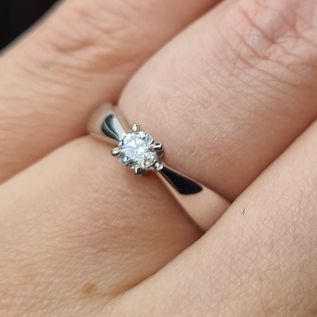Кольцо Deimantas 84537252 16,5р 3,23гр 0,14ct. купить,NaN
