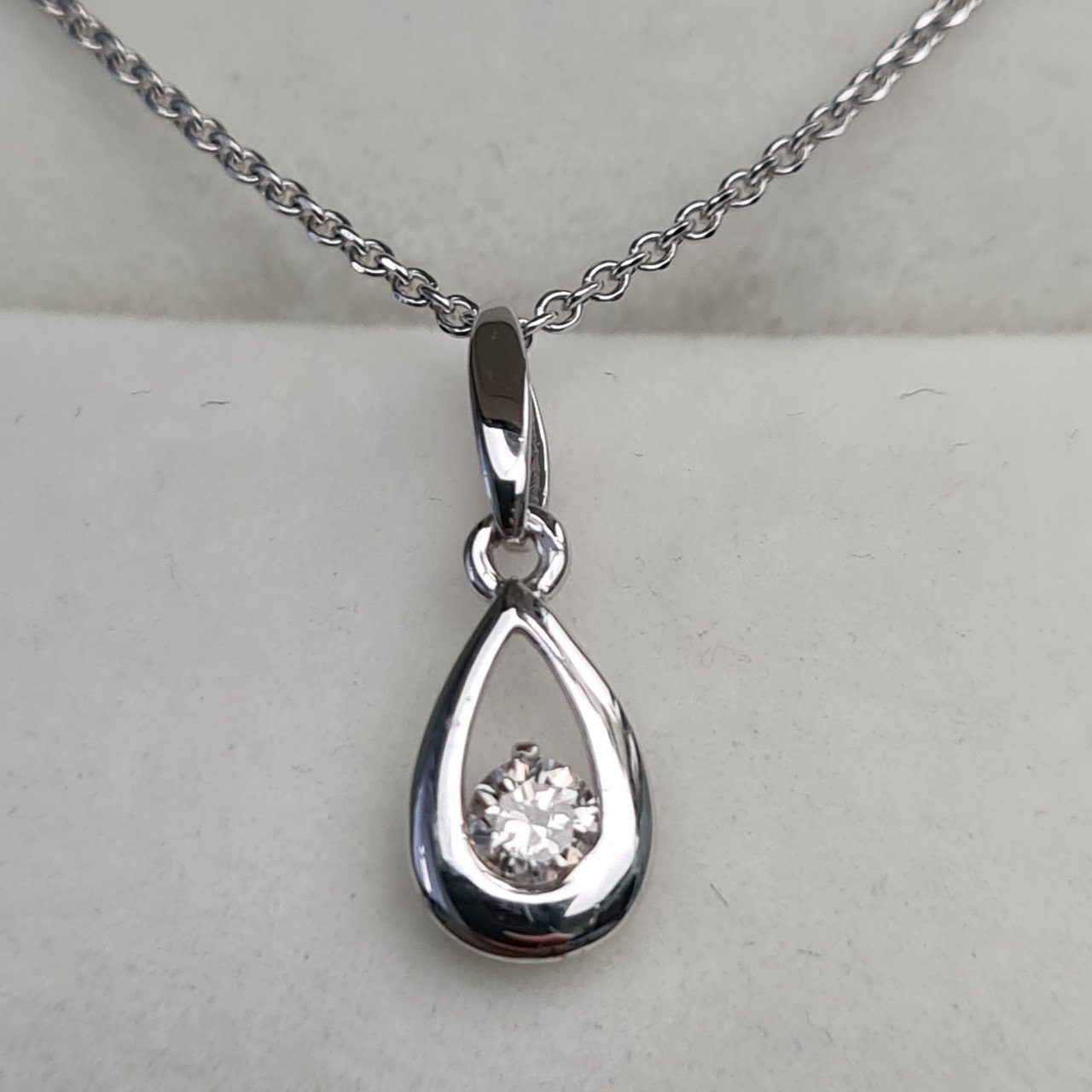 Кулон Deimantas 1,72гр 0,10ct. купить,NaN