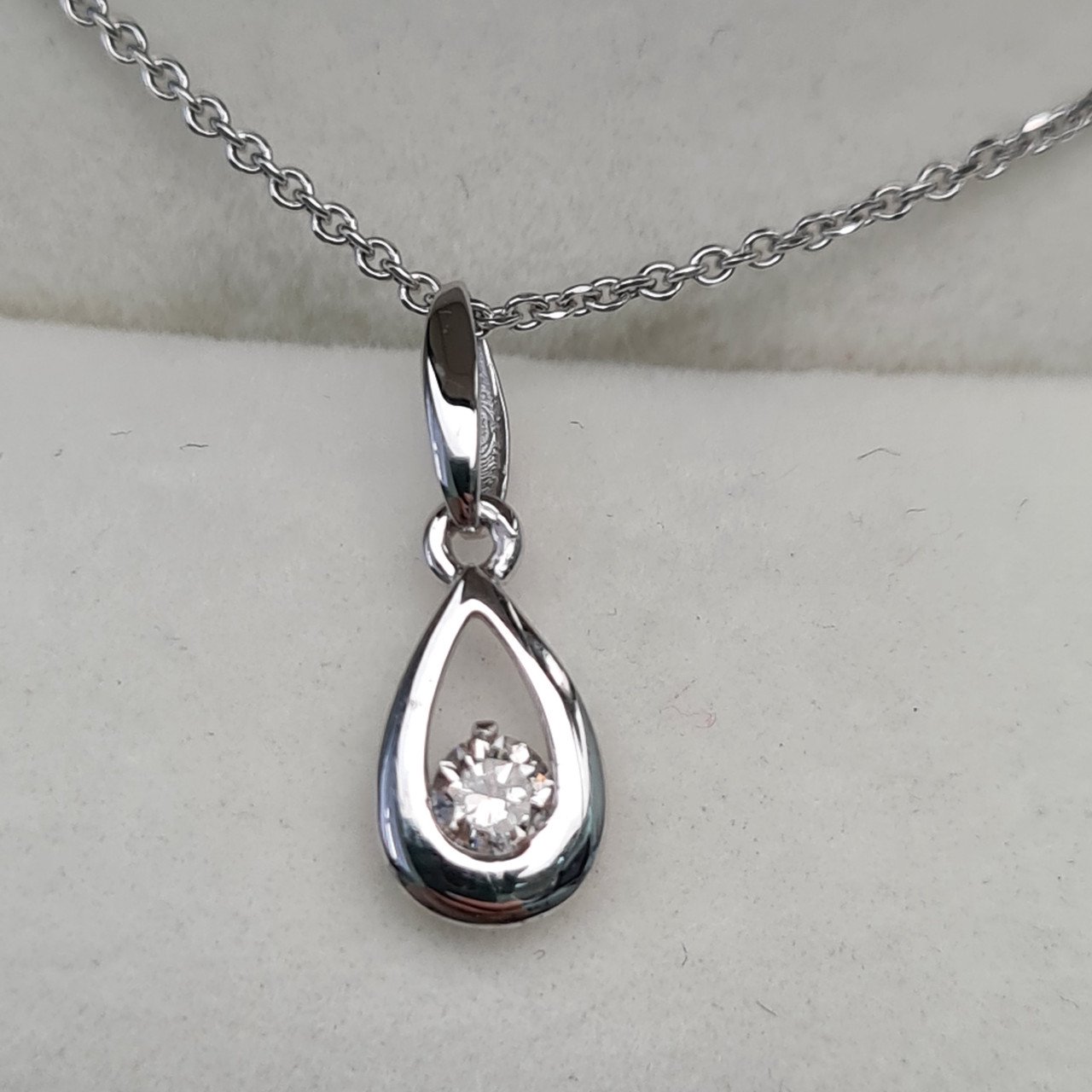 Кулон Deimantas 1,72гр 0,10ct. купить,NaN