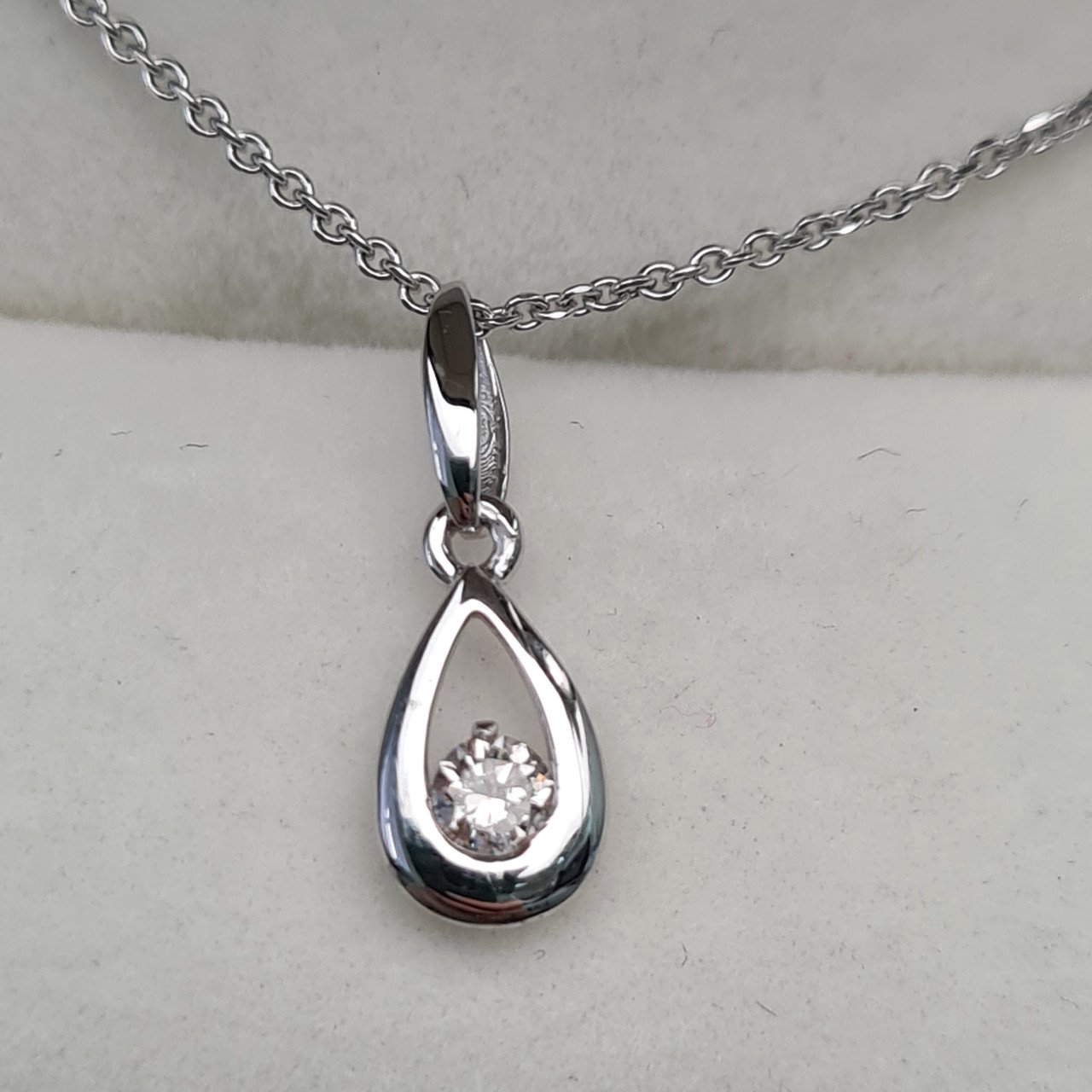 Кулон Deimantas 1,72гр 0,10ct. купить,NaN